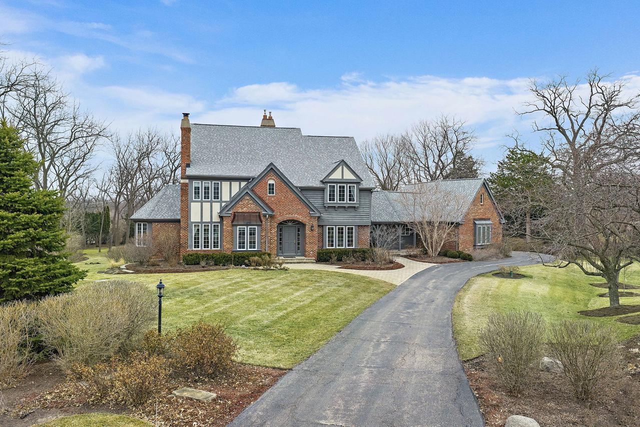 28360 Heritage Oak Rd., Barrington, IL 60010