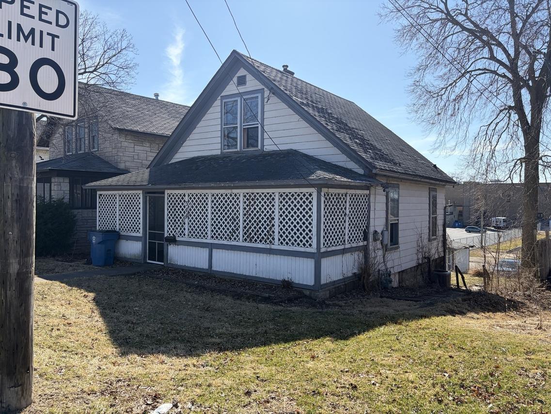 344 W Everett St., Dixon, IL 61021