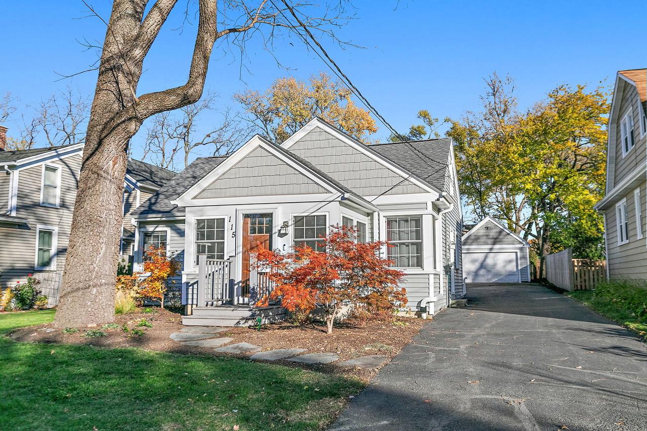 115 N Hager Ave., Barrington, IL 60010