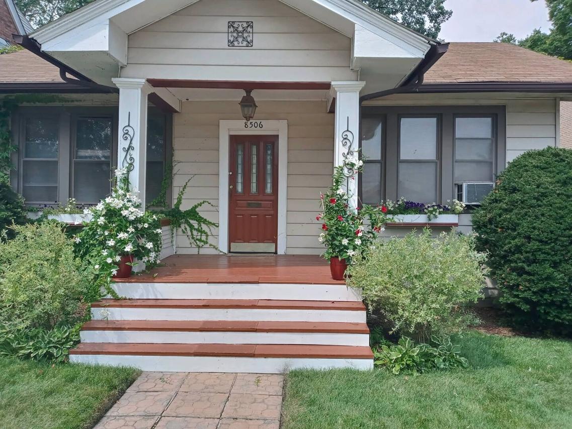 8506 S Euclid Ave., Chicago, IL 60617