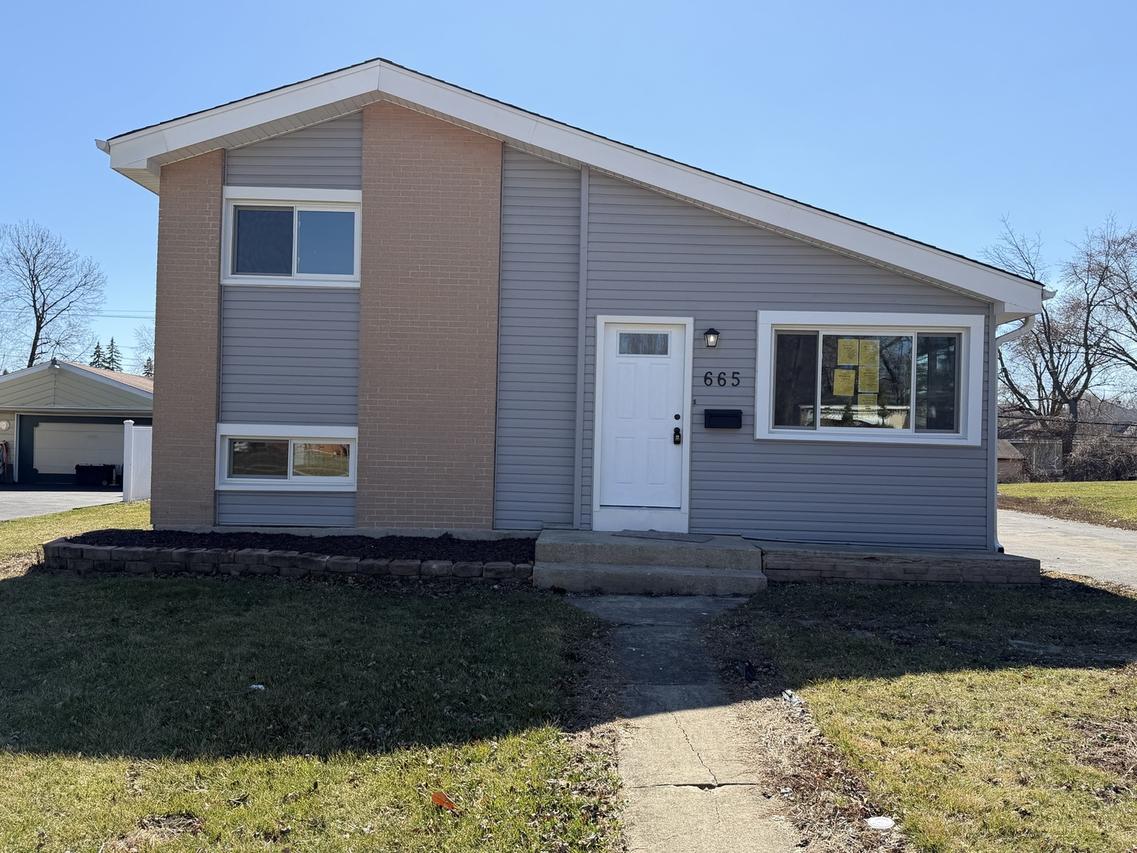 665 Easy St., Glendale Heights, IL 60139