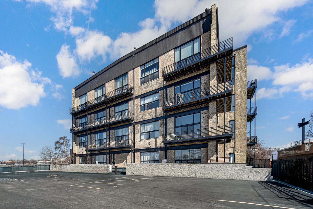 2614 N Clybourn Ave. #102, Chicago, IL 60614