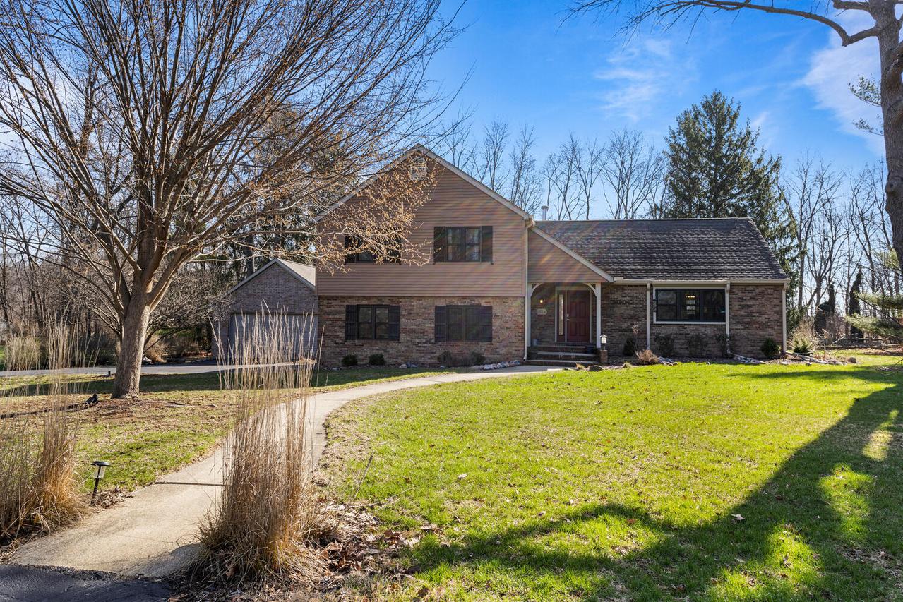 1506 Woodfield Dr., Mahomet, IL 61853