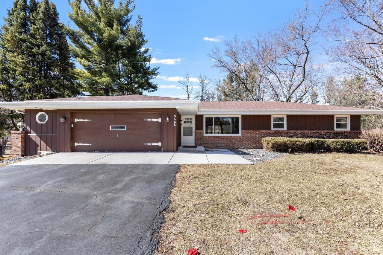 8668 Yosemite Dr., Byron, IL 61010