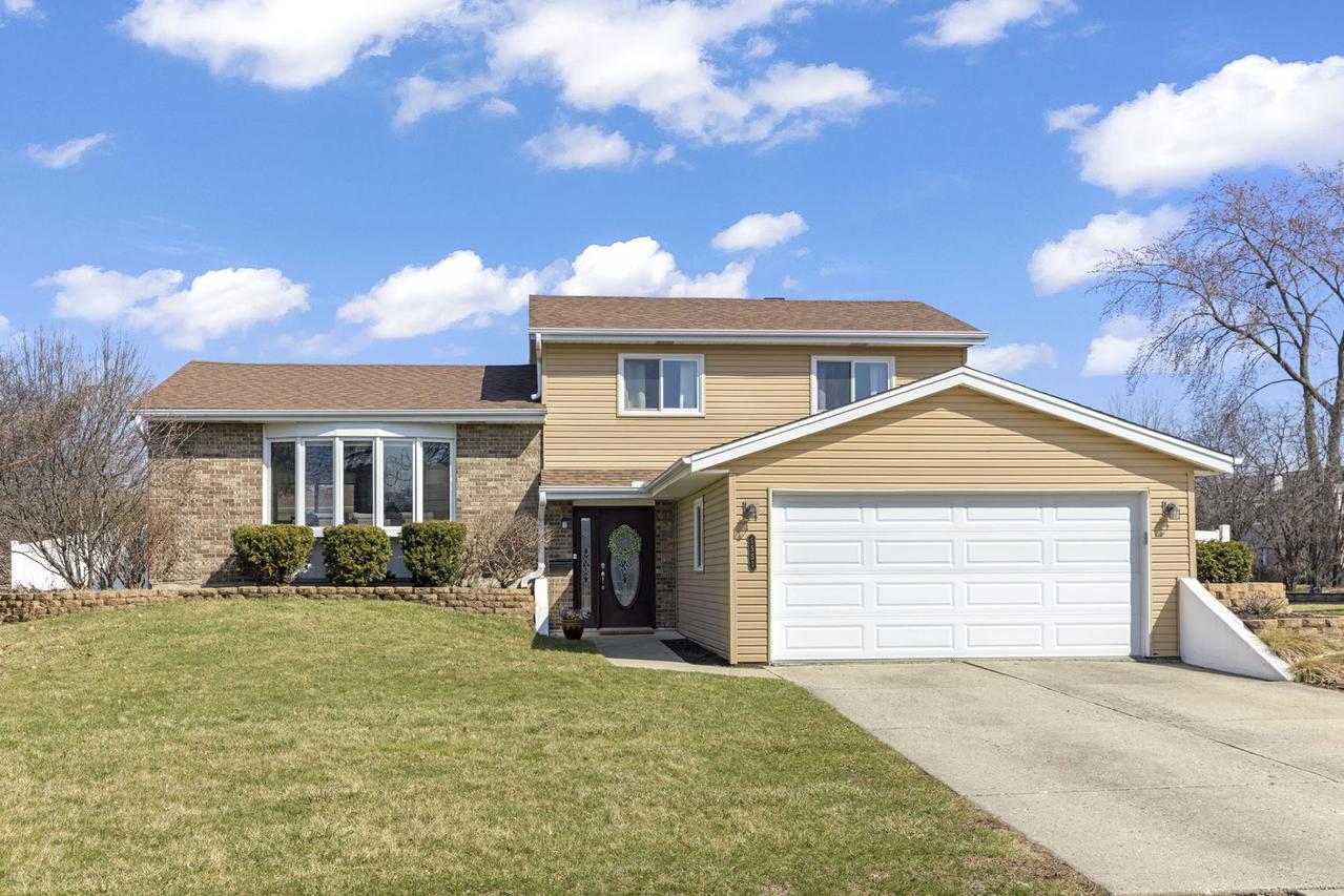 1551 Briarcliffe Blvd., Wheaton, IL 60189