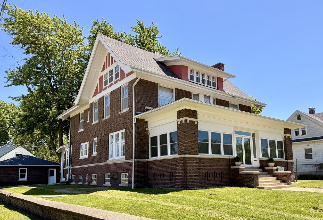 622 N Monroe St., Clinton, IL 61727