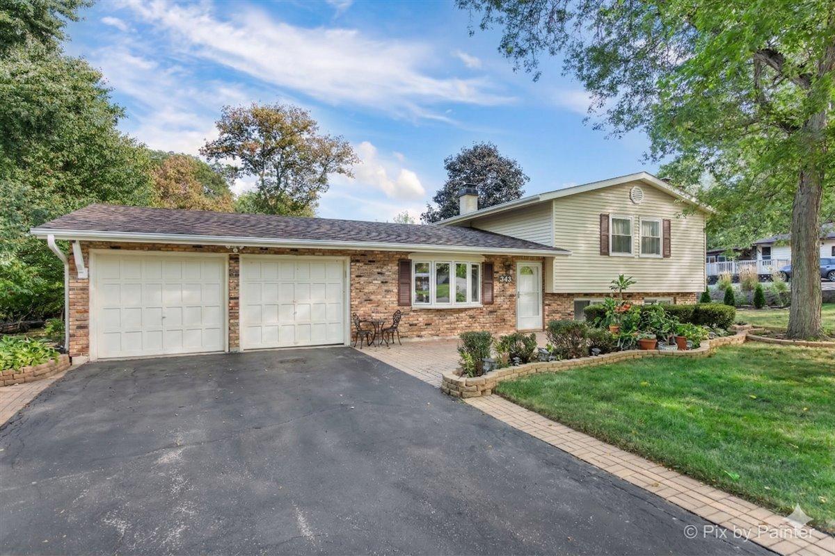 849 Hemlock Dr., Sleepy Hollow, IL 60118