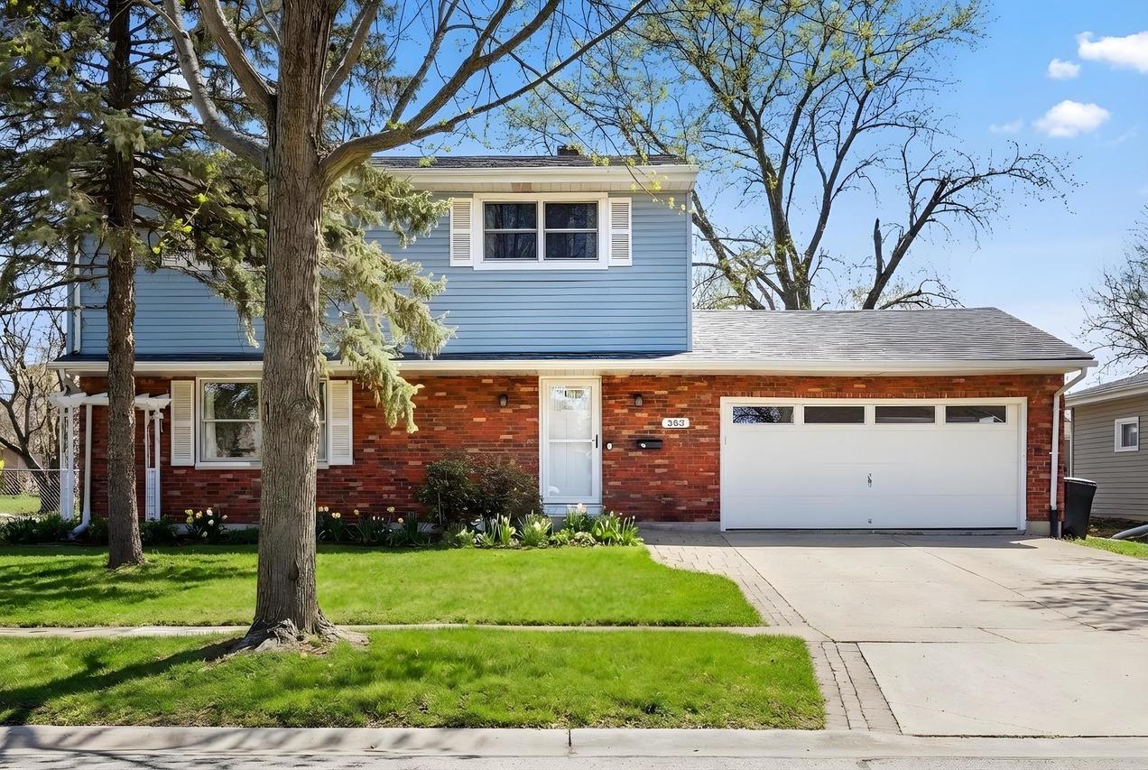 203 Fairview Dr., St. Charles, IL 60174