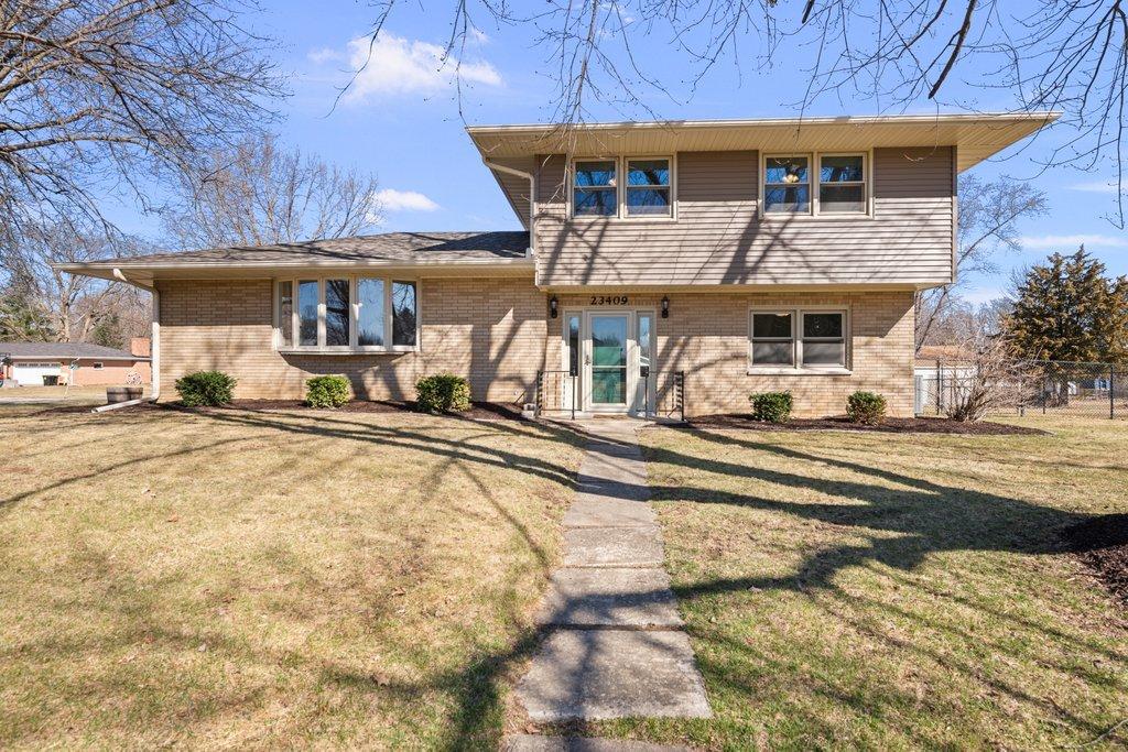 23409 96th Ave., Port Byron, IL 61275