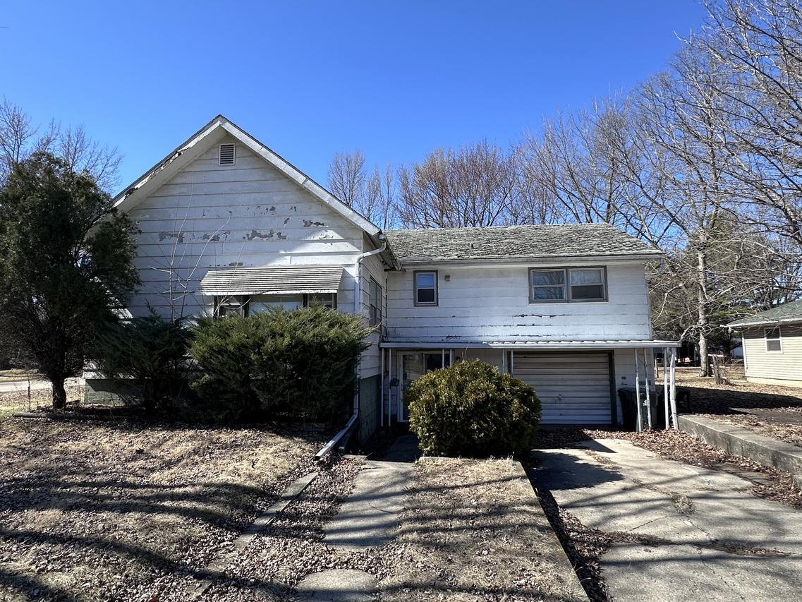 701 Ave L, Sterling, IL 61081