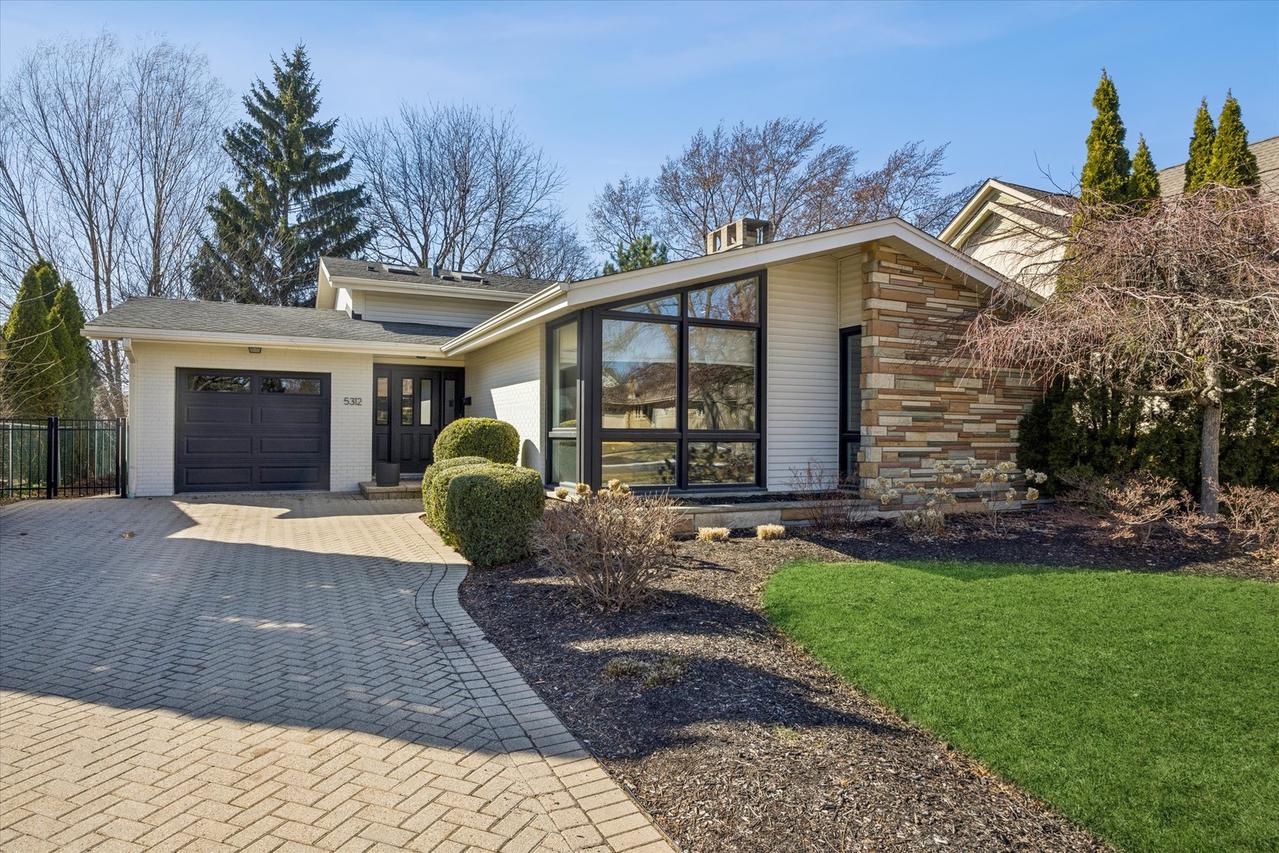 5312 Howard Ave., Western Springs, IL 60558