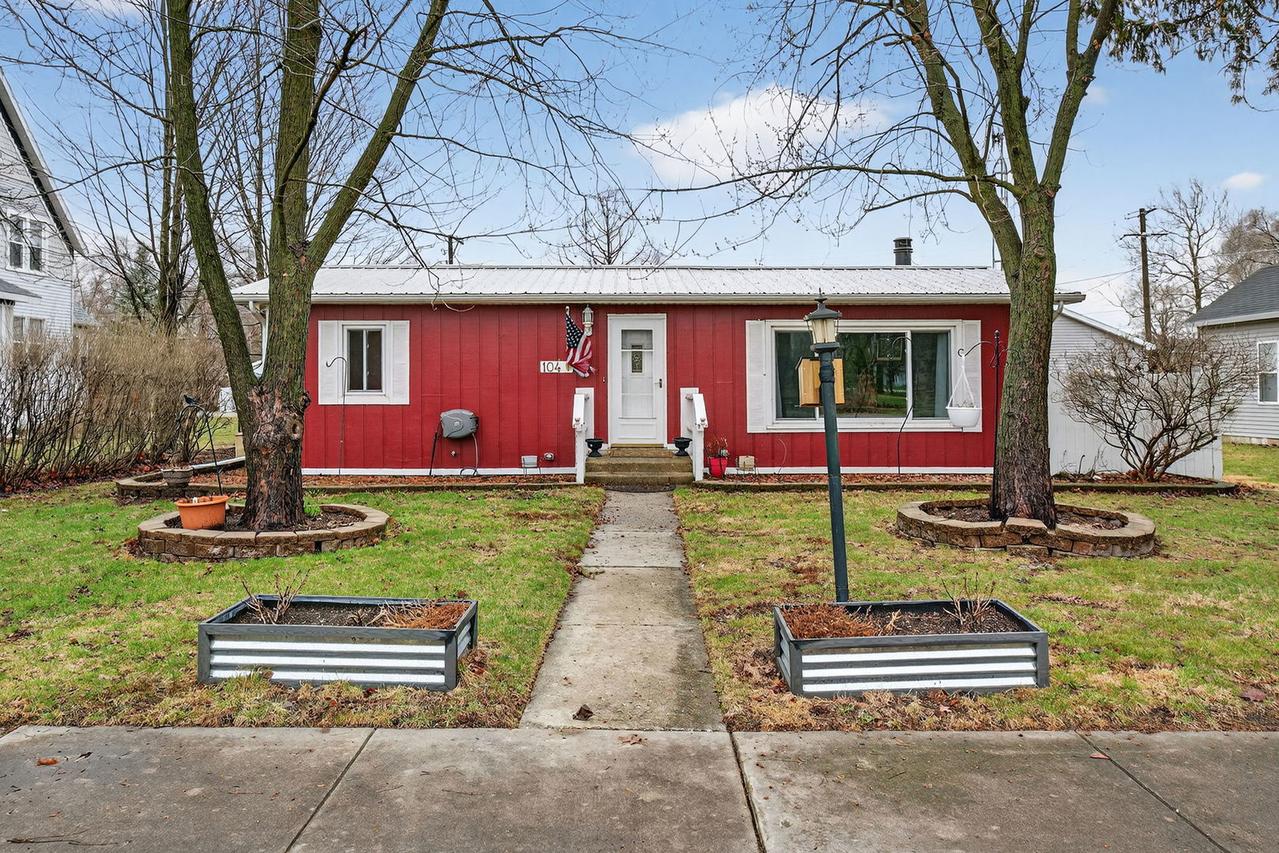 104 N Center St., Gardner, IL 60424