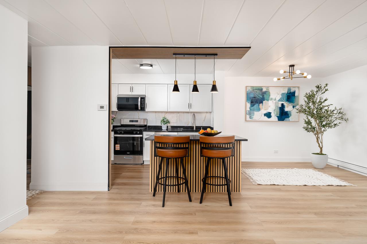 1001 N Mill St. #203, Naperville, IL 60563