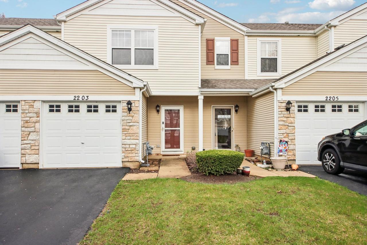 2203 Flagstone Ln., Carpentersville, IL 60110