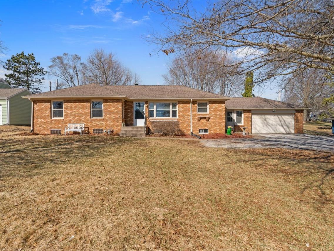 709 W Main St., Reynolds, IL 61279