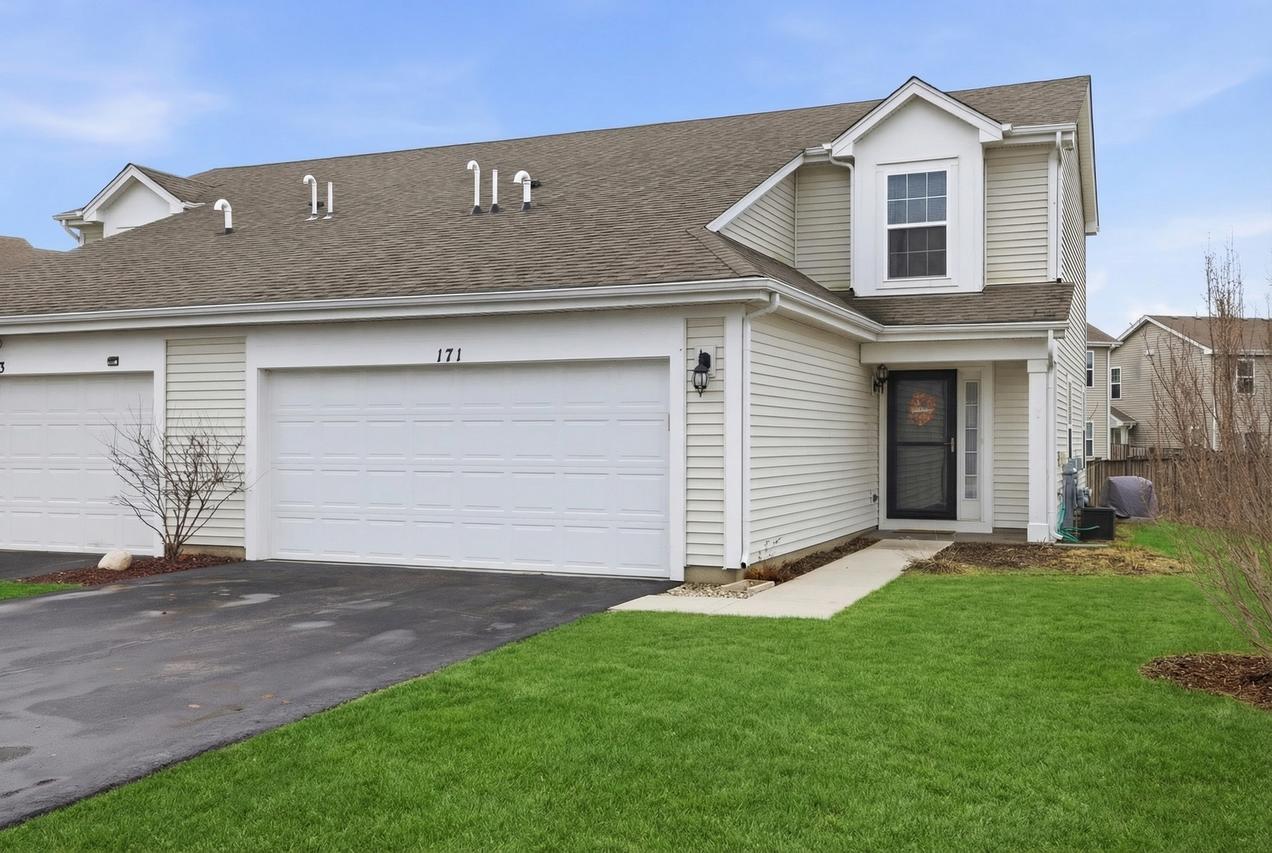 171 Maryland Ln., Pingree Grove, IL 60140
