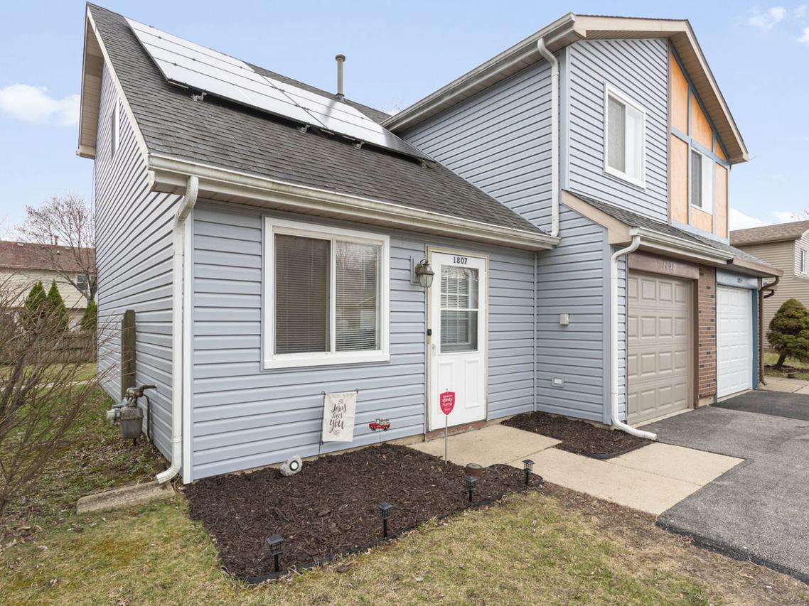 1807 Whitney Dr., Hanover Park, IL 60133