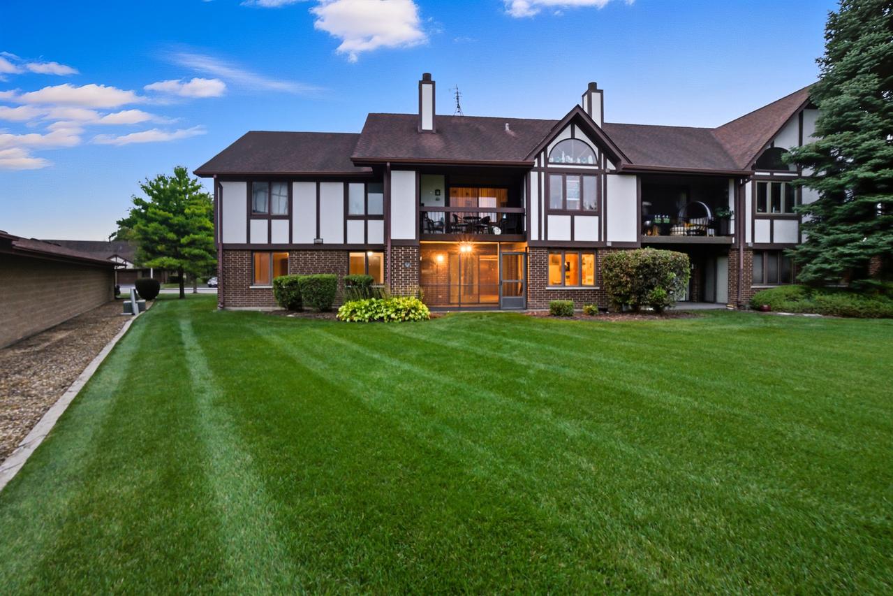 6740 180th St. #1E, Tinley Park, IL 60477