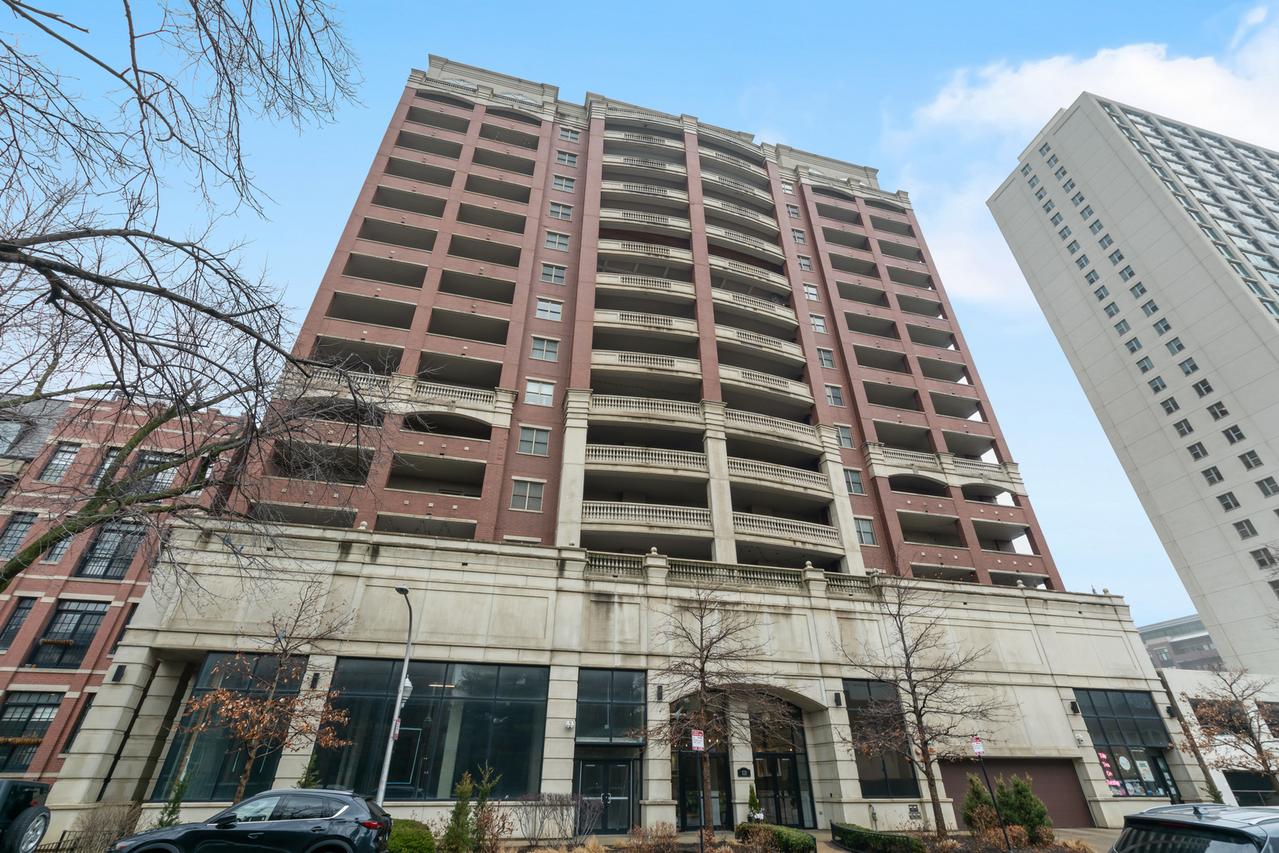 828 W Grace St. #703, Chicago, IL 60613