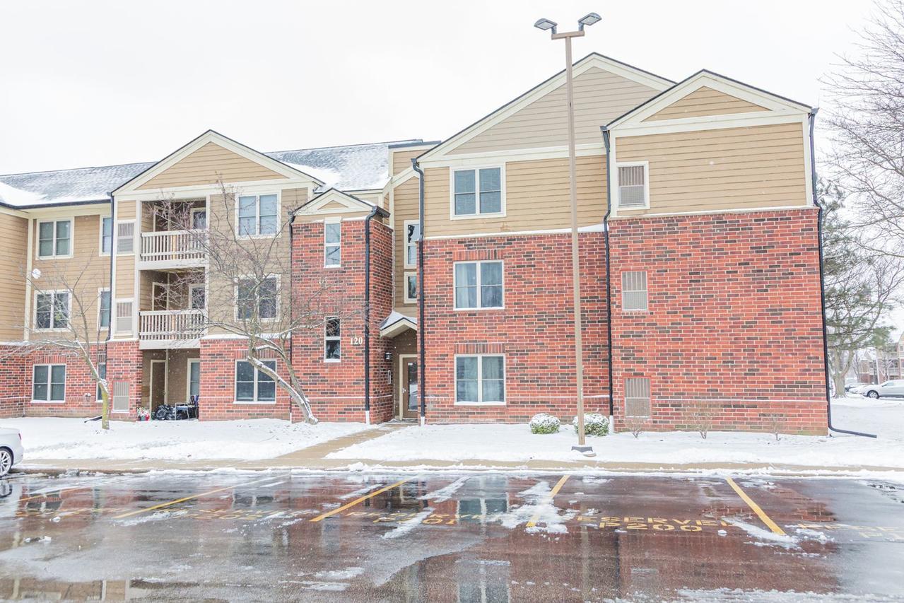120 Glengarry Dr. #112, Bloomingdale, IL 60108