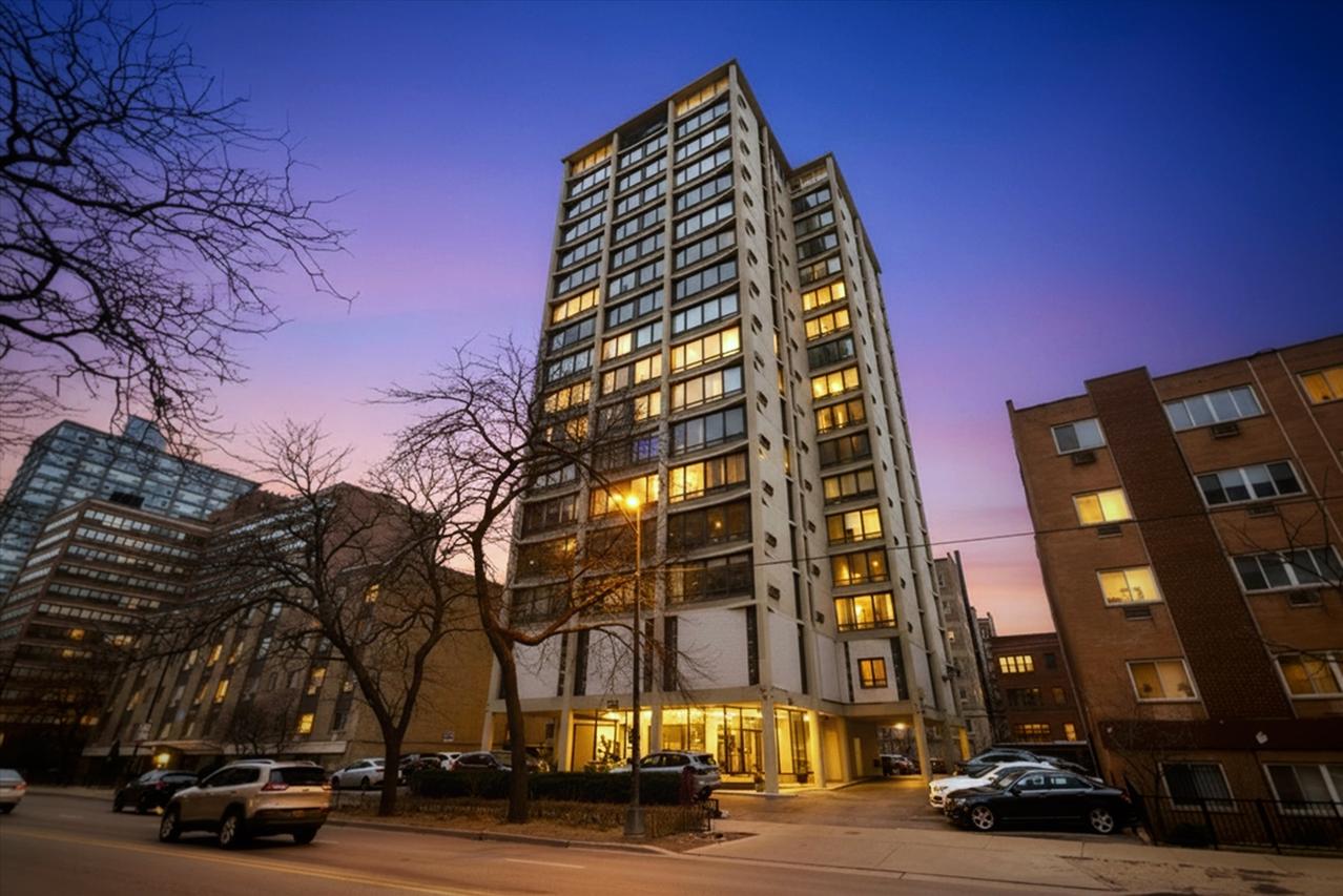 5740 N Sheridan Rd. #17D, Chicago, IL 60660