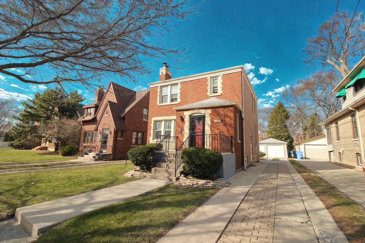 2258 W 115th St., Chicago, IL 60643