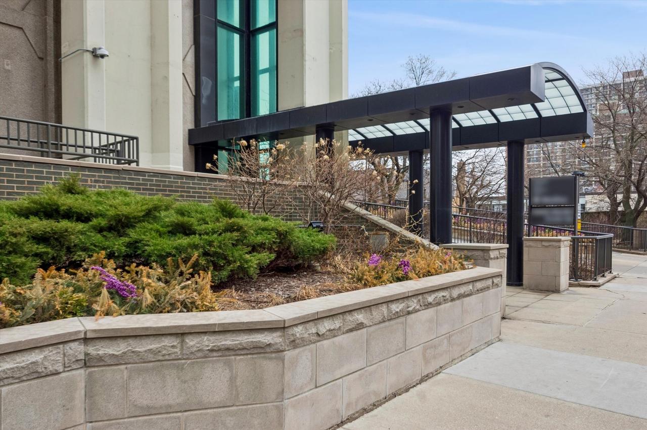 6007 N Sheridan Rd. #15B, Chicago, IL 60660