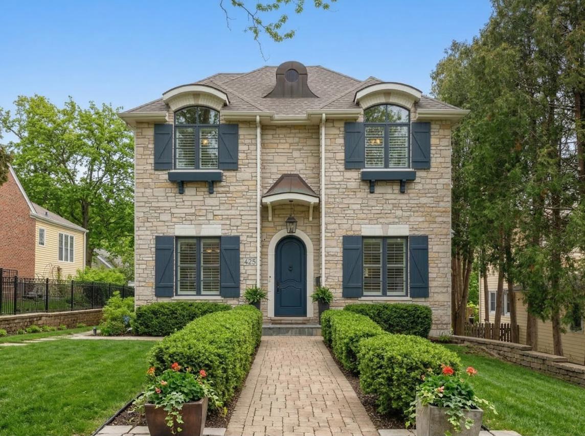 425 S Quincy Ave., Hinsdale, IL 60521