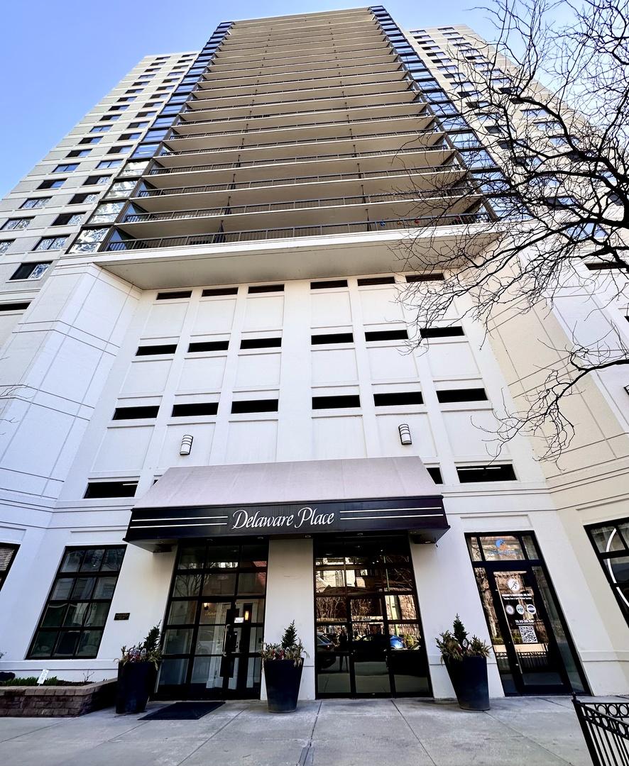 33 W Delaware Pl. #7C, Chicago, IL 60610