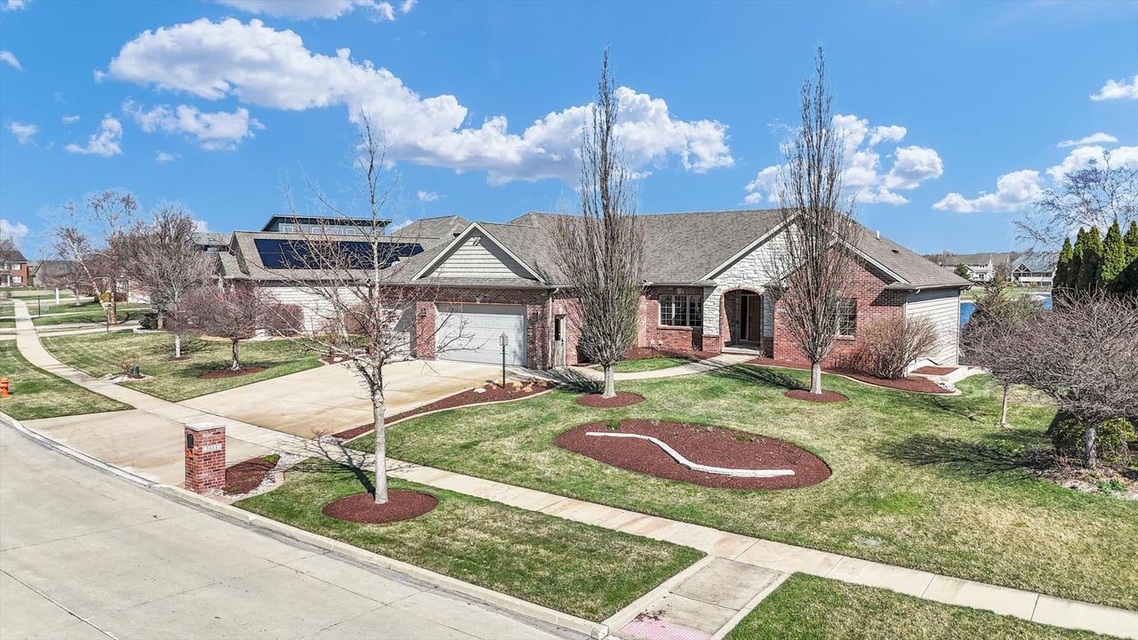 1614 English Oak Dr., Champaign, IL 61822