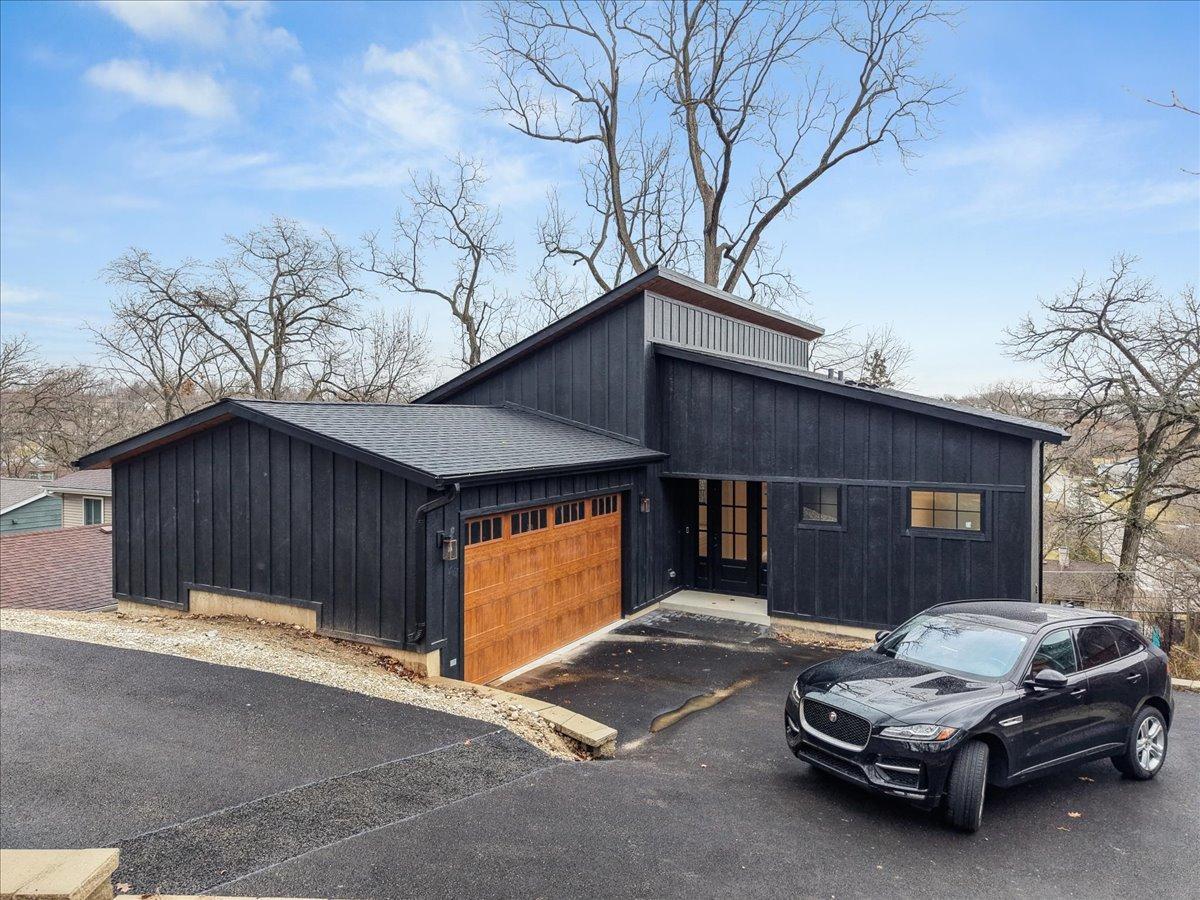 298 Apache Tr., Lake In The Hills, IL 60156