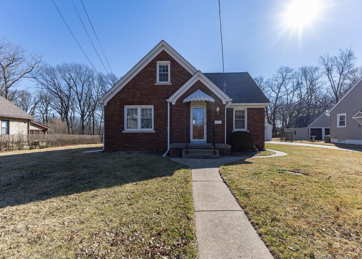 2200 10th St., East Moline, IL 61244