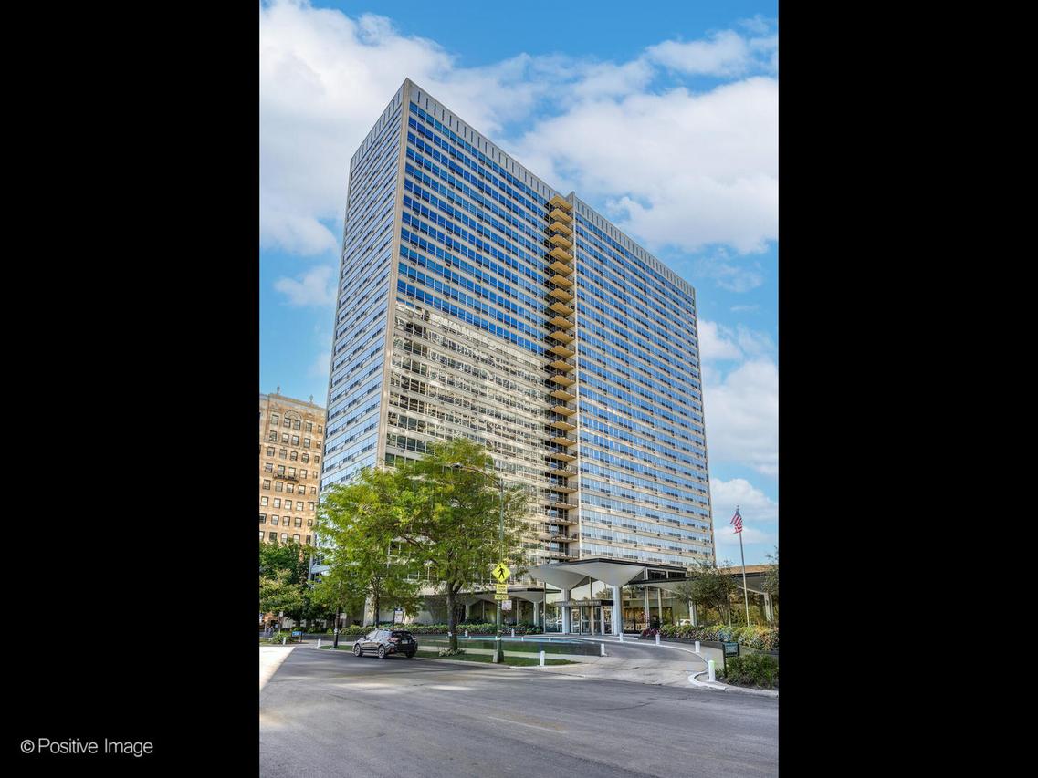 3550 N Lake Shore Dr. #2403, Chicago, IL 60657