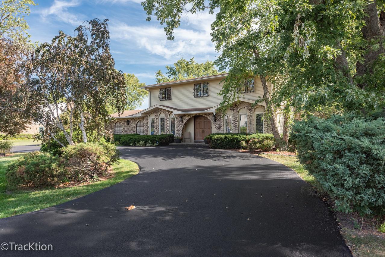 23061 N Apple Hill Ln., Lincolnshire, IL 60069