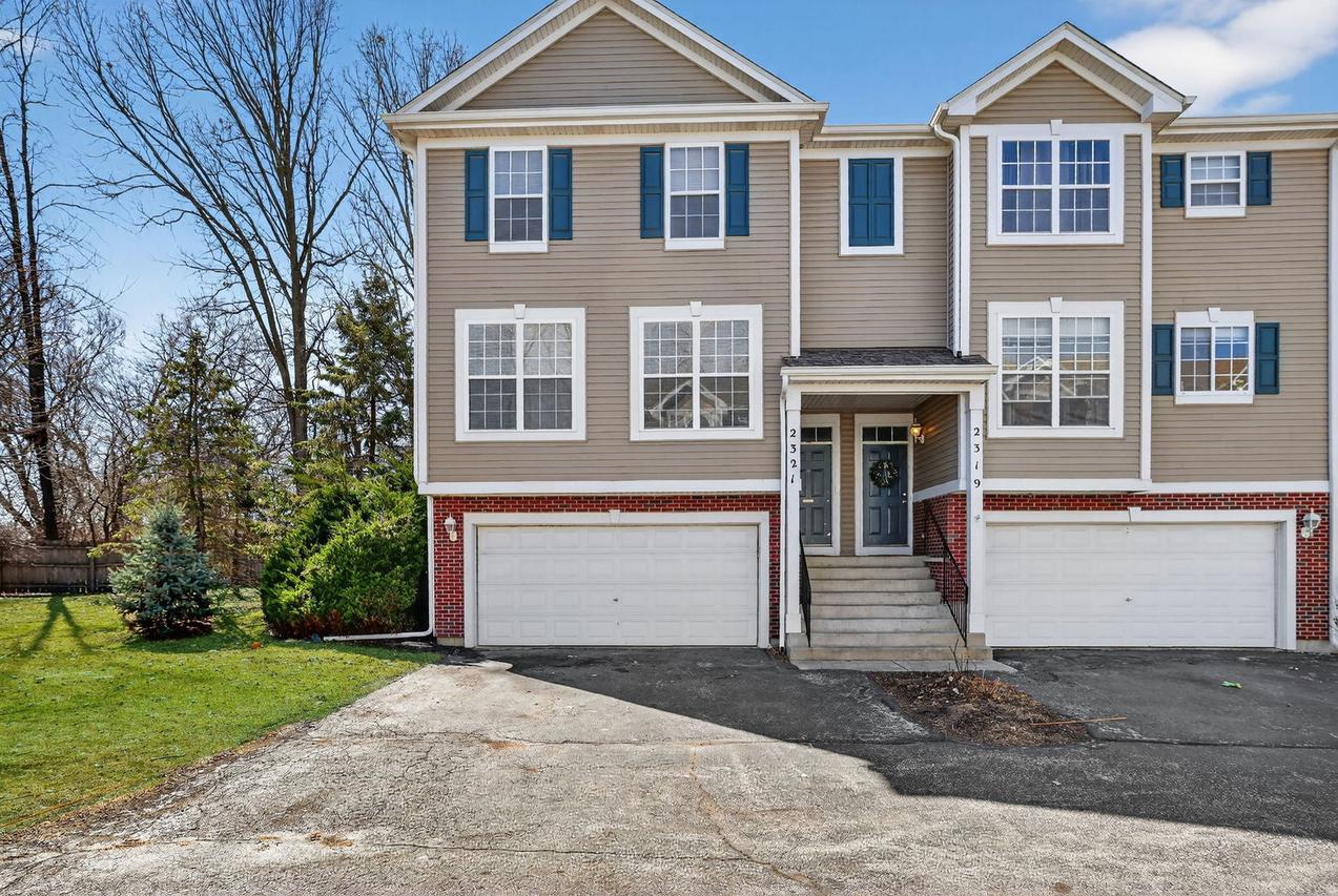 2321 Hudson Cir., Aurora, IL 60502