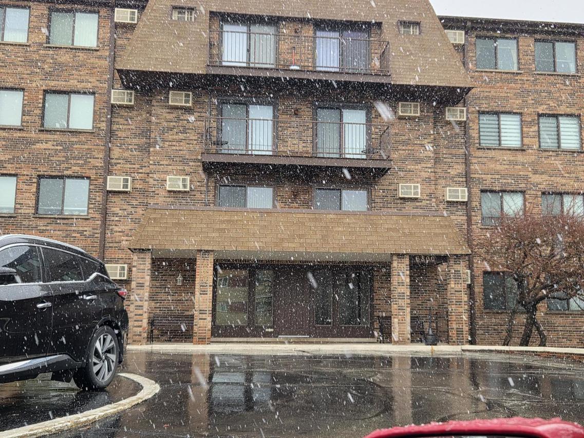6800 W Raven St. #205, Chicago, IL 60631