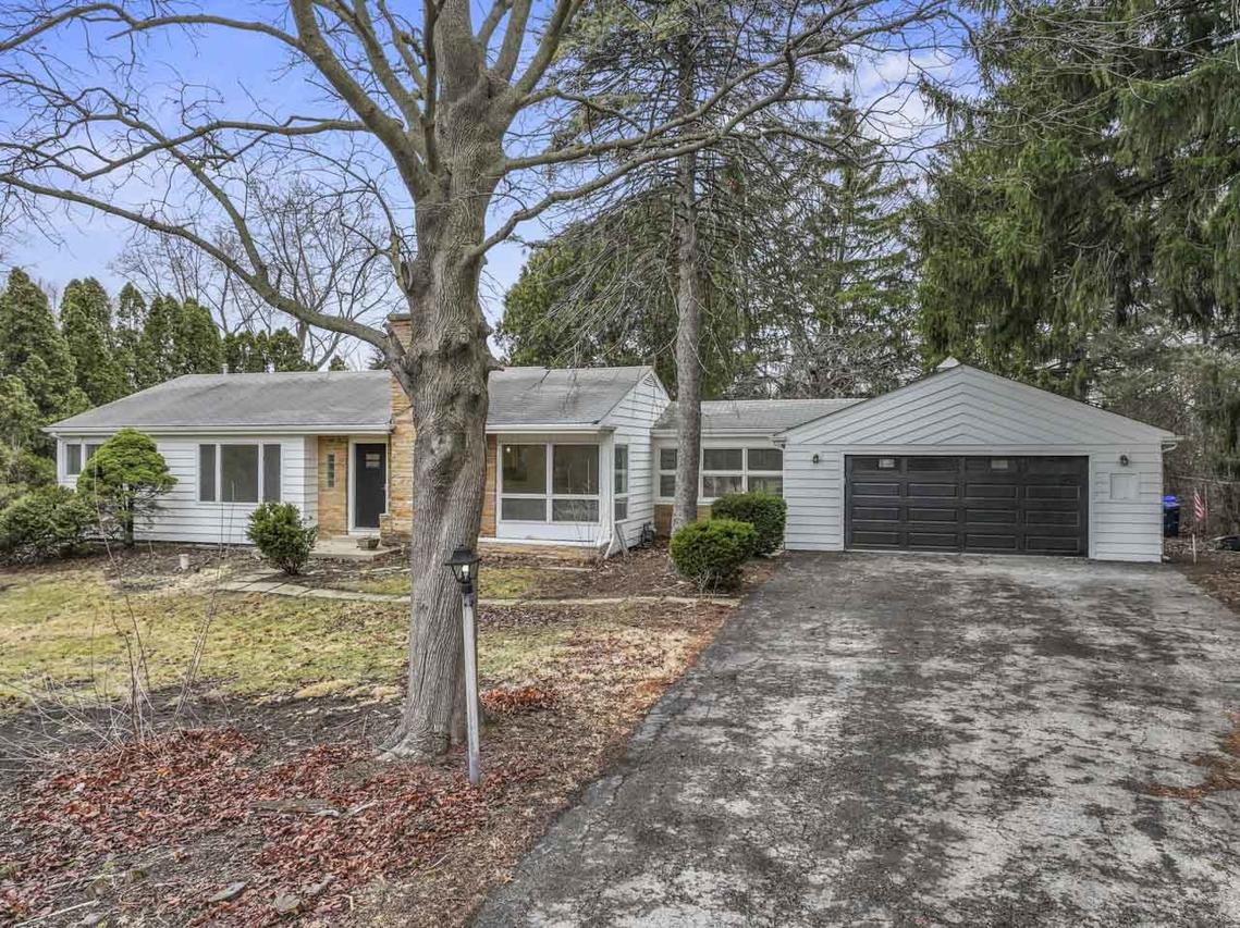 2018 West St., Wheaton, IL 60187