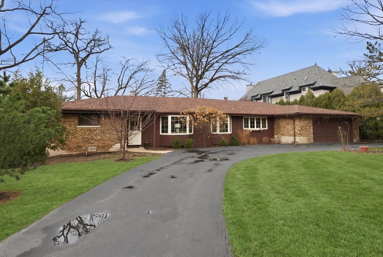 330 N Ferndale Ave., Elmhurst, IL 60126