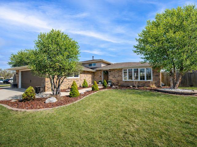 9133 S Meade Ave., Oak Lawn, IL 60453