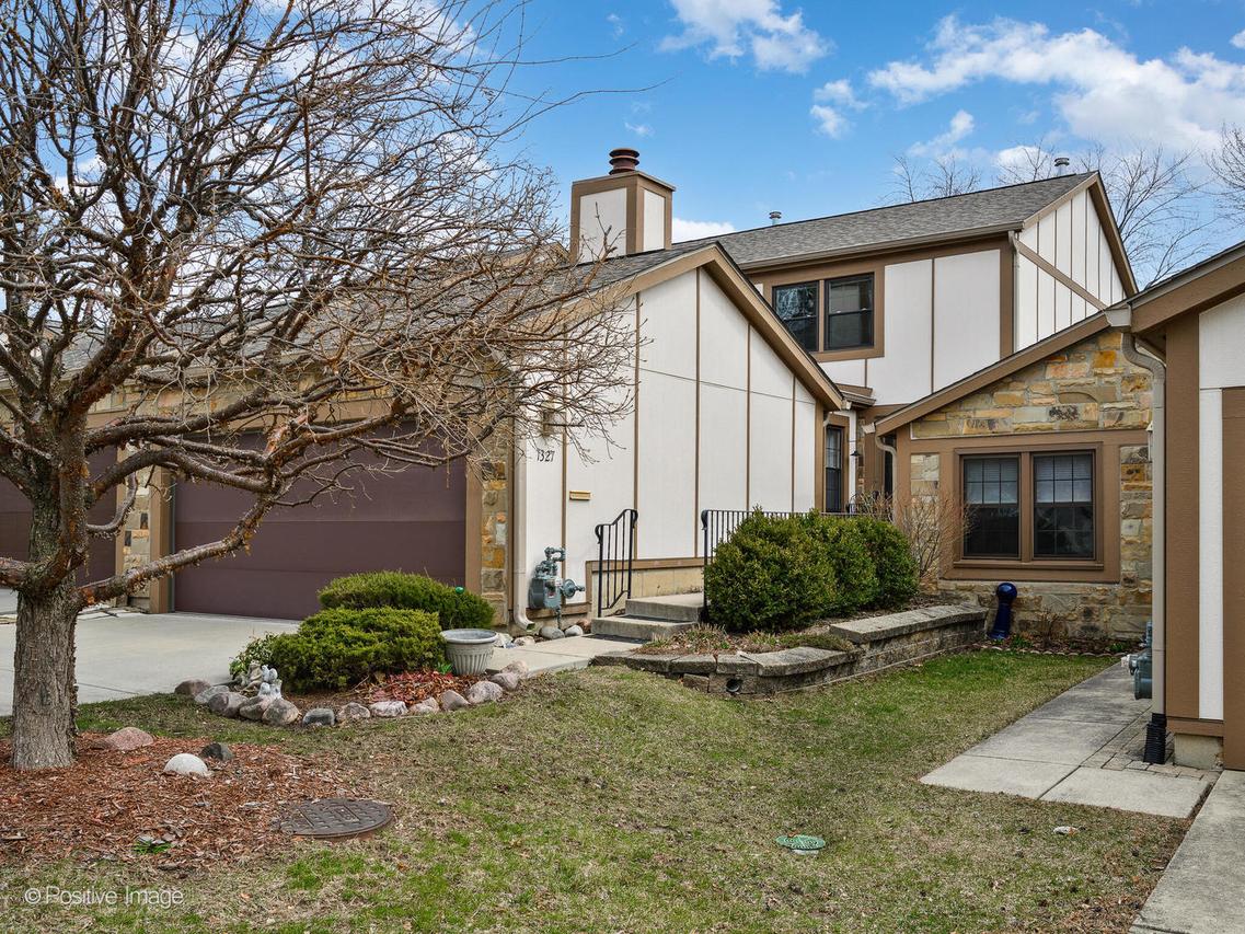 1327 Shagbark Ln., Wheaton, IL 60187