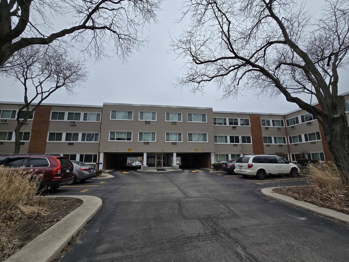 1139 Leavitt Ave. #203, Flossmoor, IL 60422