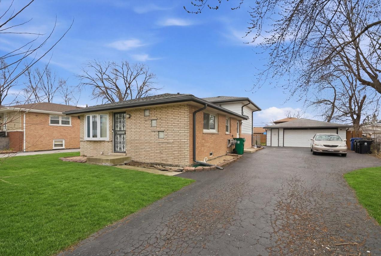 7705 W 80th Pl., Bridgeview, IL 60455