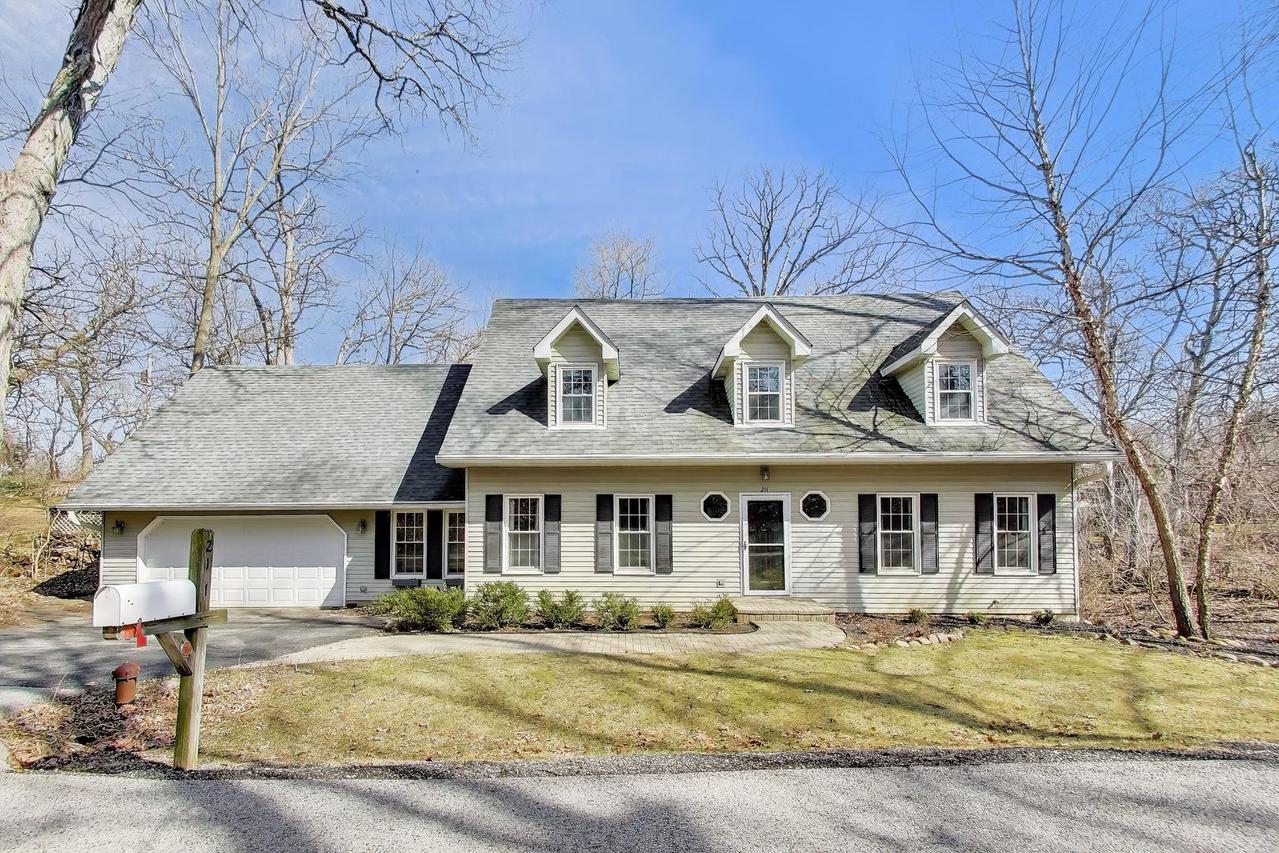 211 Woody Way, Oakwood Hills, IL 60013