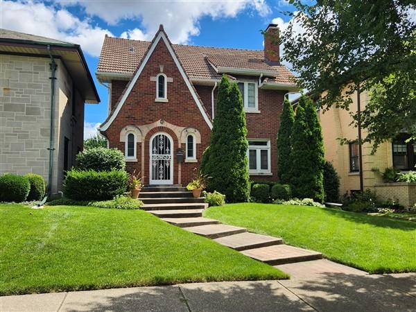 1220 N Euclid Ave., Oak Park, IL 60302