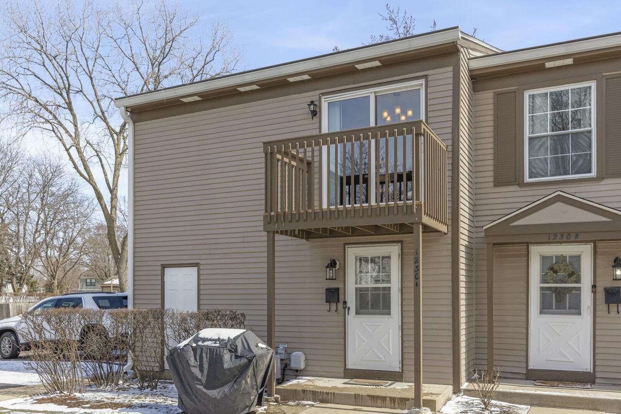 1230 Bunker Hill Ct. #A, Wheaton, IL 60189