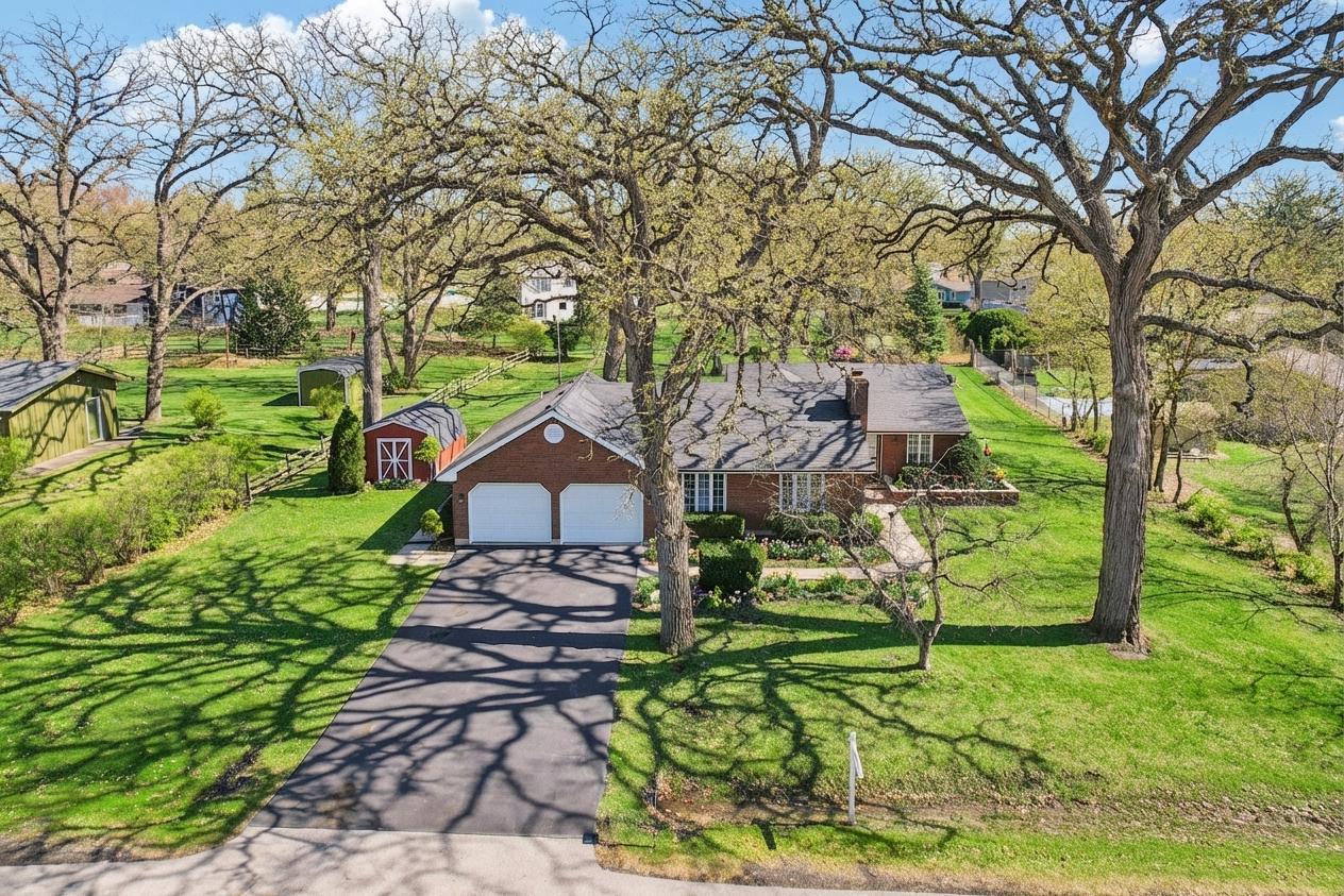 9N827 Beckman Tr., Elgin, IL 60124