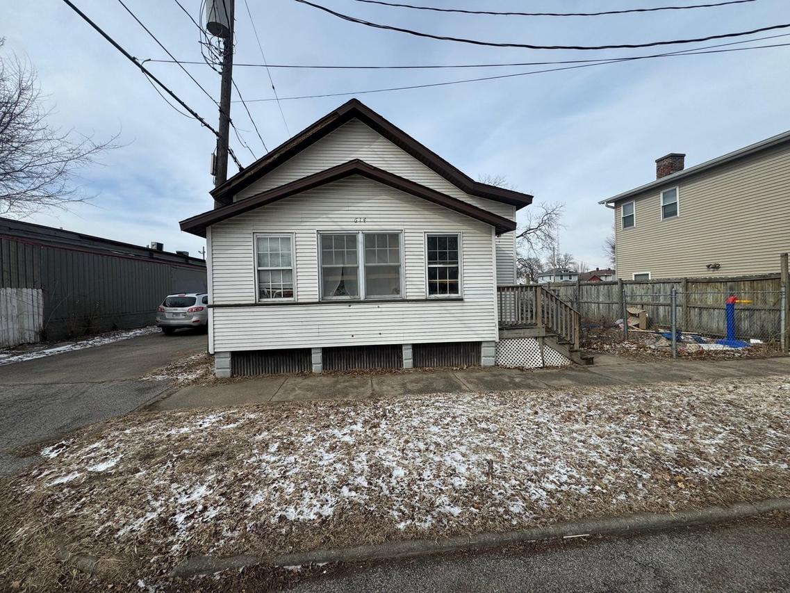 614 25th St., Rock Island, IL 61201