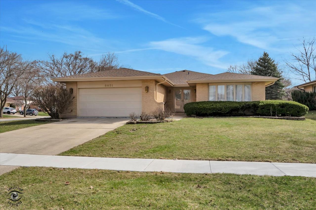 8651 Ailsworth Dr., Darien, IL 60561