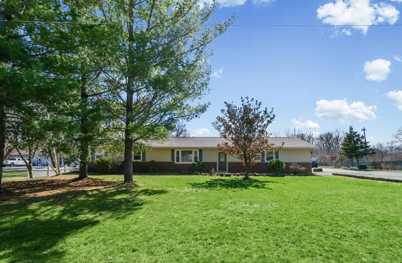 3207 E Airport Rd., Urbana, IL 61802