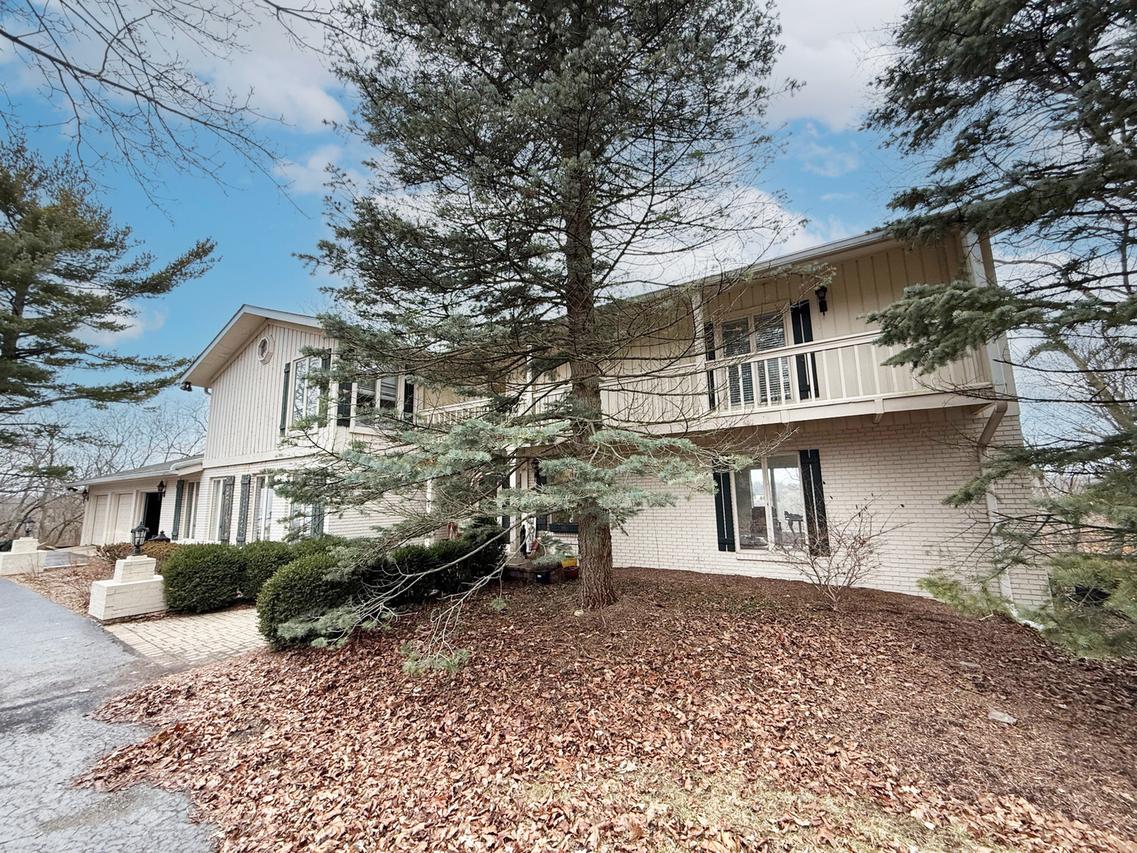 368 N. Bateman Cir., Barrington Hills, IL 60010